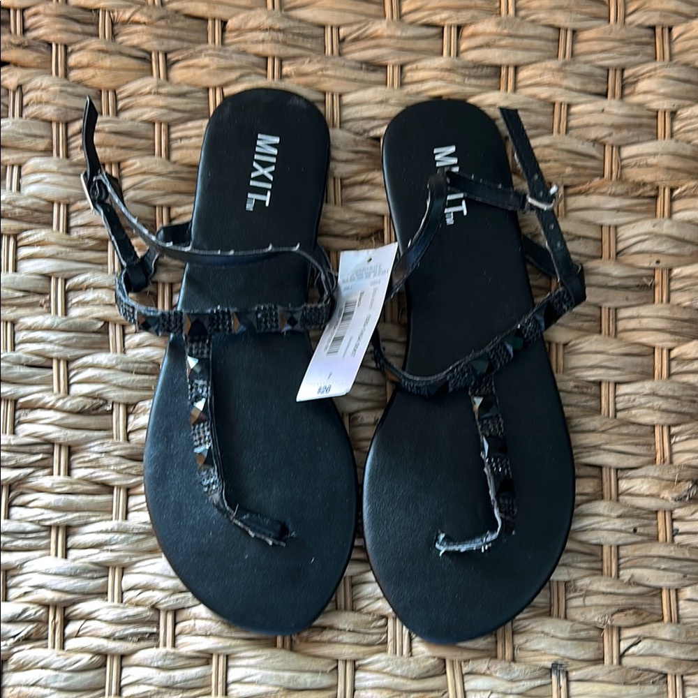 Mix It NWT Black Women's Sandals